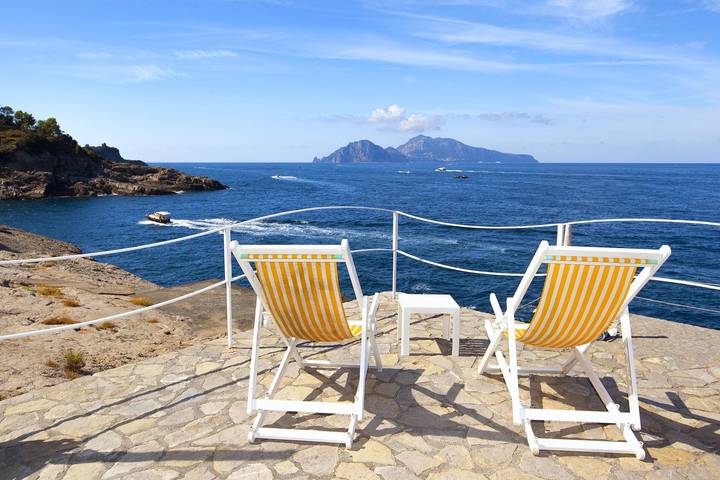 Location de vacances pour 8 personnes, avec jardin ainsi que terrasse et piscine à Massa Lubrense - 2