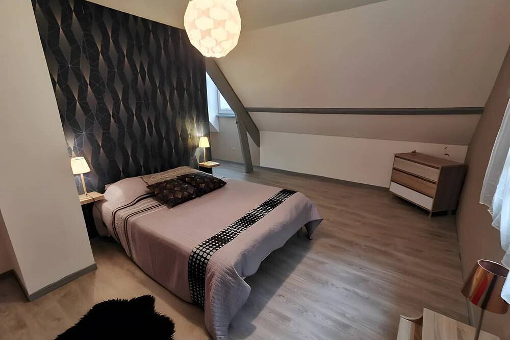 Chambre d'hôtes « Chambre Quadruple » avec piscine partagée, terrasse et Wi-Fi in Chitenay, Sologne