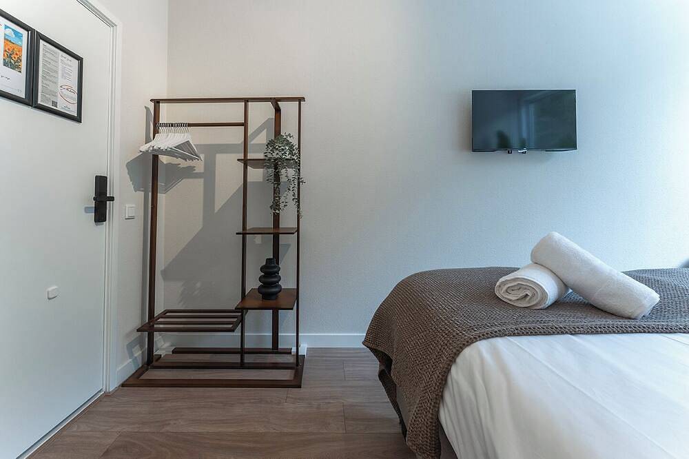 Geheel appartement, Op zoek naar een praktische en betaalbare plek in de buurt van Tilburg Universiteit? Deze privékamer is perfect voor studenten, solo-reizigers of korte verblijven en biedt een comfortabele en ontspannen plek om tot rust te komen na een dag in de stad in Tilburg, Noord-Brabant