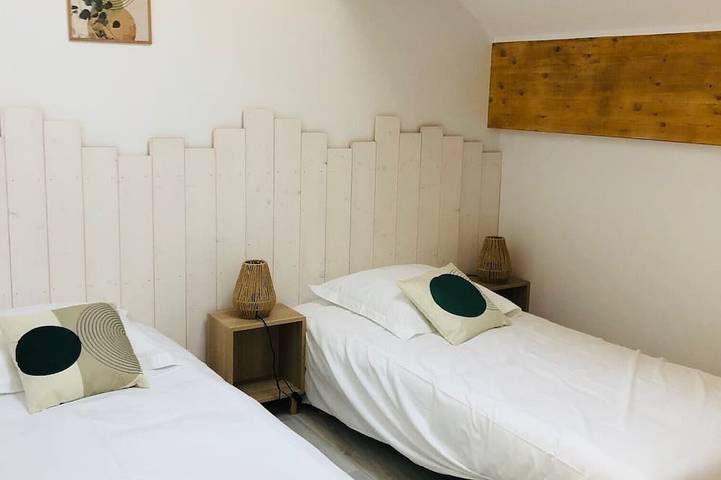 Location de vacances pour 15 personnes, avec jardin ainsi que jacuzzi et piscine à La Chapelle-Taillefert - 4