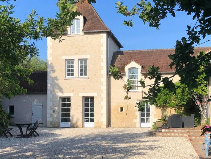 Chambre d’hôte pour 2 personnes, avec terrasse ainsi que piscine et jardin à Beaumont-Village