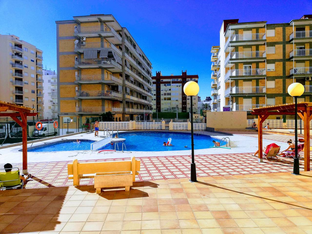 Apartamento entero, Estudio en primera línea de playa con terraza y piscina in Platja Nord de Gandia (Gandia), Playa de Gandía