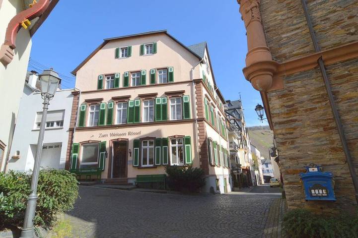 Ferienhaus für 18 Personen, mit Pool in Ürzig