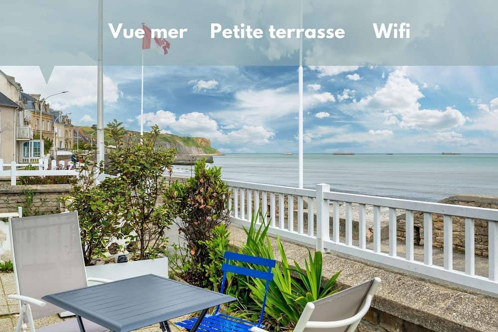Entire apartment, Seafront apartment - Terrace and sea view in Arromanches-les-Bains, Bayeux region