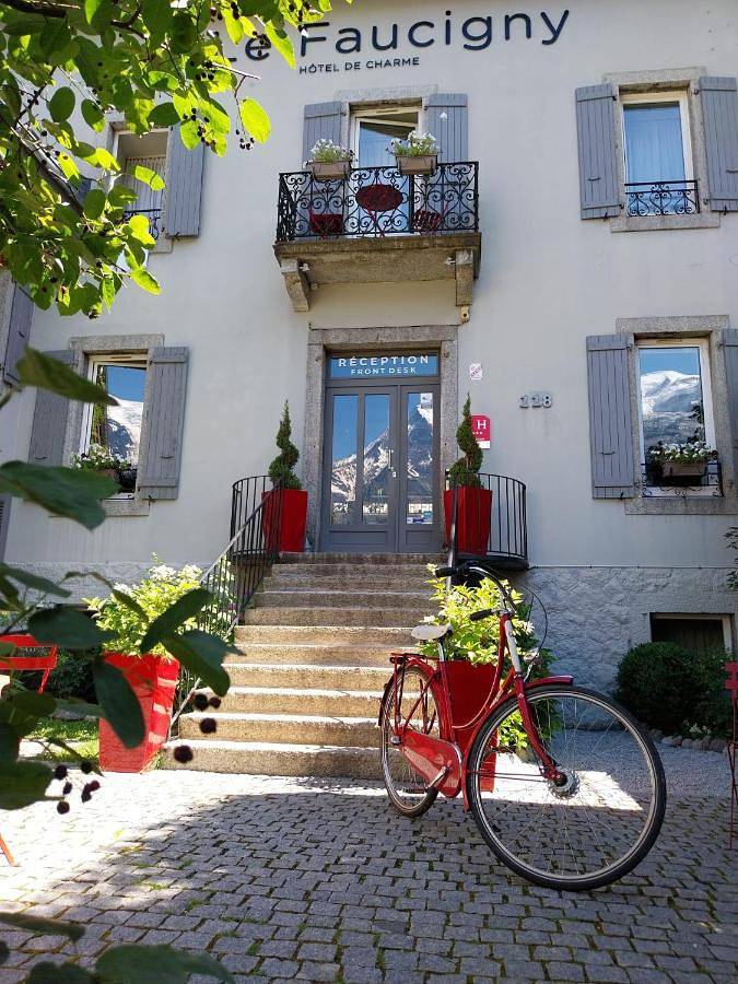 Hôtel pour 2 personnes, avec jacuzzi ainsi que terrasse et sauna