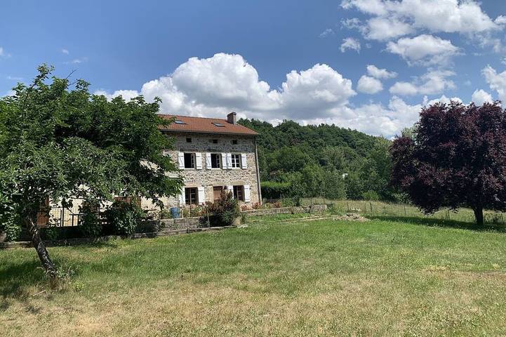Location de vacances pour 14 personnes, avec Jardin à Roche-en-Régnier