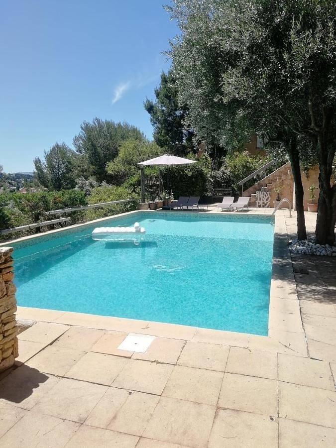 Cottage pour 2 personnes, avec piscine et terrasse ainsi que vue et jardin à Allauch