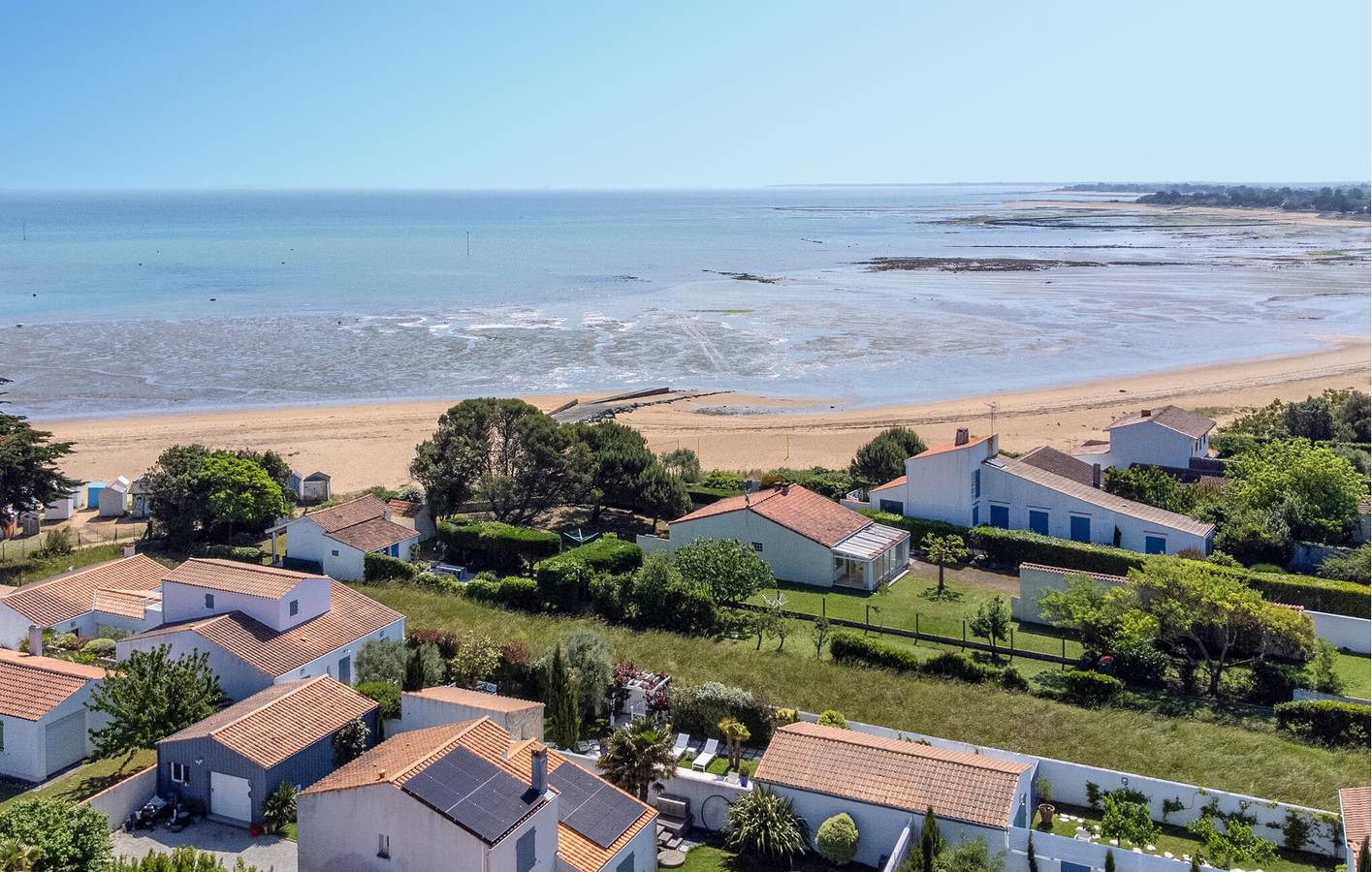 Cozy Apartment with Parking and Garden 2.5km from Plage de la Brée in Saint-Denis-d'Oléron, Côte de Beauté