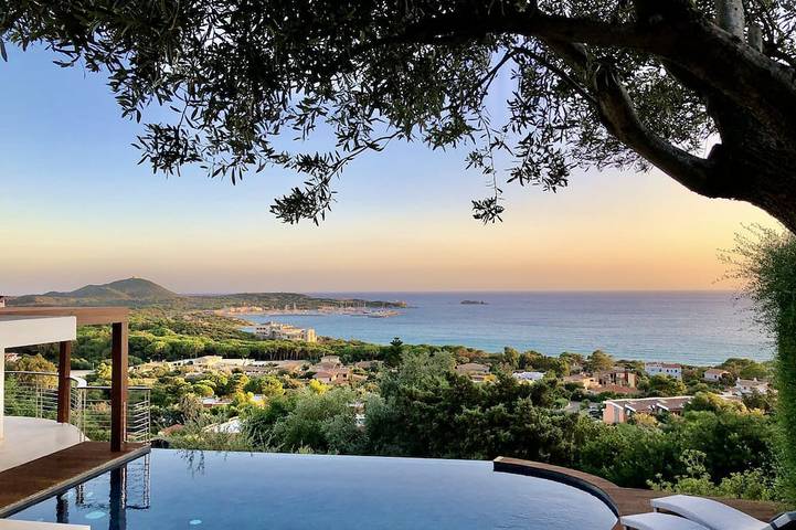 Campulongu, Villa mit Panoramapool 350 Meter vom Meer entfernt in Campulongu, Villasimius