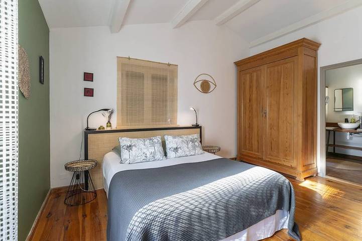 Gîte pour 3 personnes, avec terrasse ainsi que jardin et piscine à Saint-Rémy-de-Provence - 3