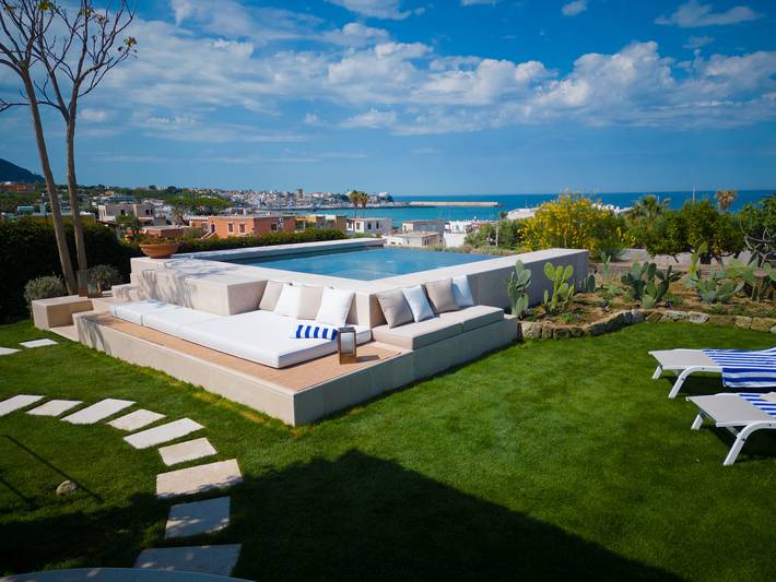 Villa per 5 persone, con Idromassaggio e Terrazza nonché Giardino e Panorama a Ischia