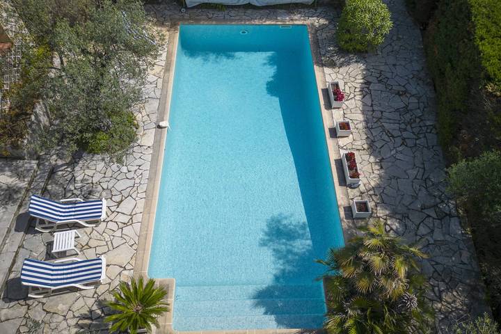 Location de vacances pour 8 personnes, avec terrasse ainsi que jardin et piscine, animaux acceptés à Le Tignet - 3