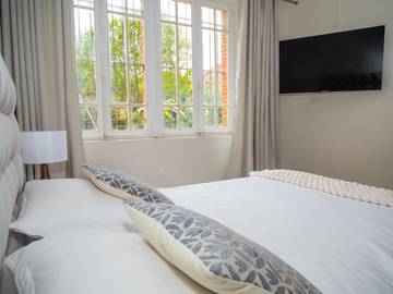 Gîte pour 2 personnes, avec terrasse ainsi que piscine et jardin à Lézat-sur-Lèze