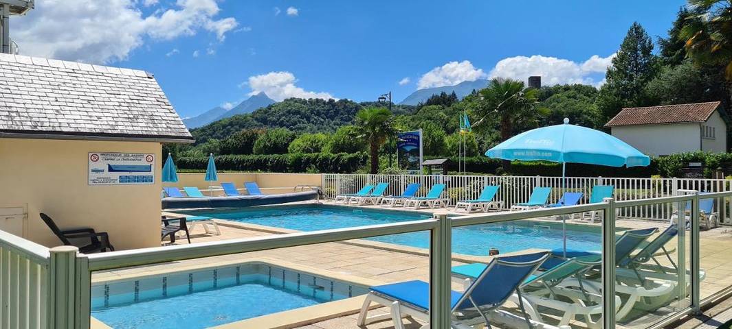 Location de vacances pour 6 personnes, avec piscine ainsi que vue et jardin à Agos-Vidalos - 3