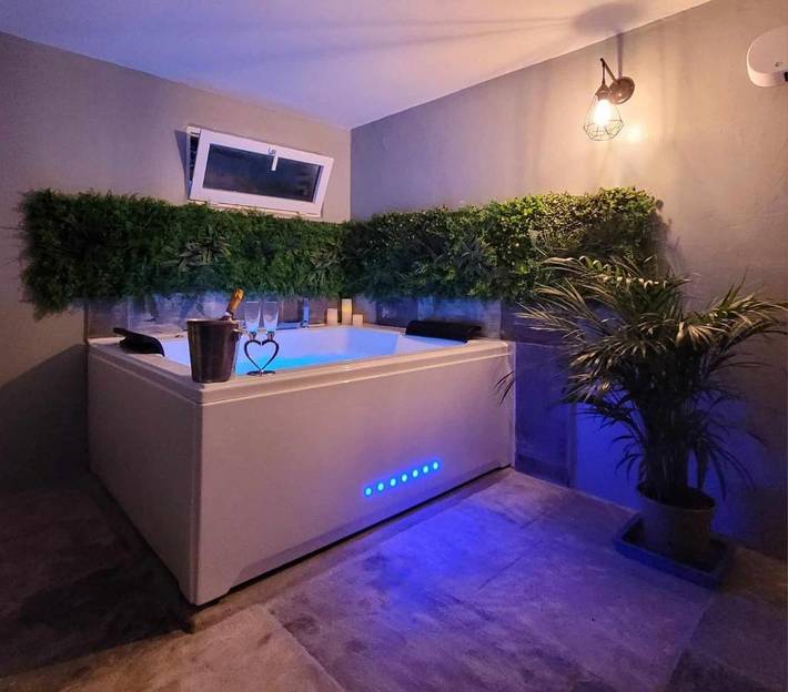 Location de vacances pour 2 personnes, avec sauna ainsi que vue et terrasse, animaux acceptés à Limogne-en-Quercy - 2