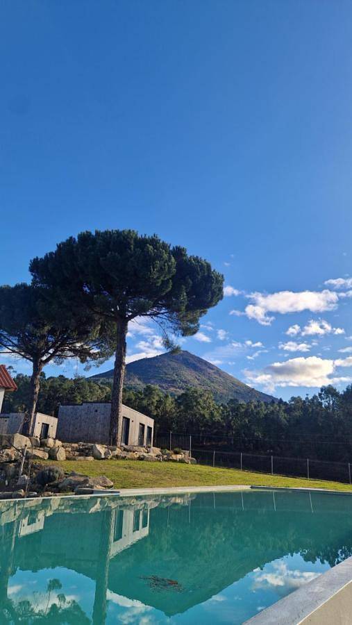 Location de vacances pour 2 personnes, avec vue ainsi que piscine et jardin à Mondim de Basto