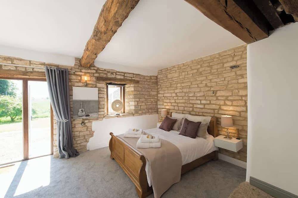 The Hideaway: Authentic Country Living in Cowley, Gloucestershire