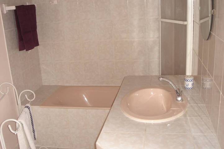 Gîte pour 5 personnes, avec terrasse à Loubejac - 4