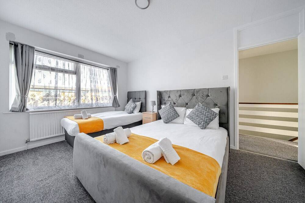 Stylish 3-bed house with garden, off-street parking & fast London access in Bexley, Londres