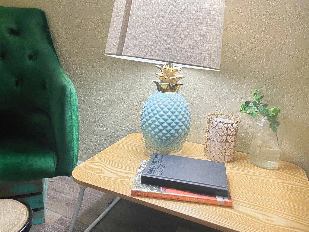 Serene home by lake; private bed & bath in Lake Elsinore, Riverside County