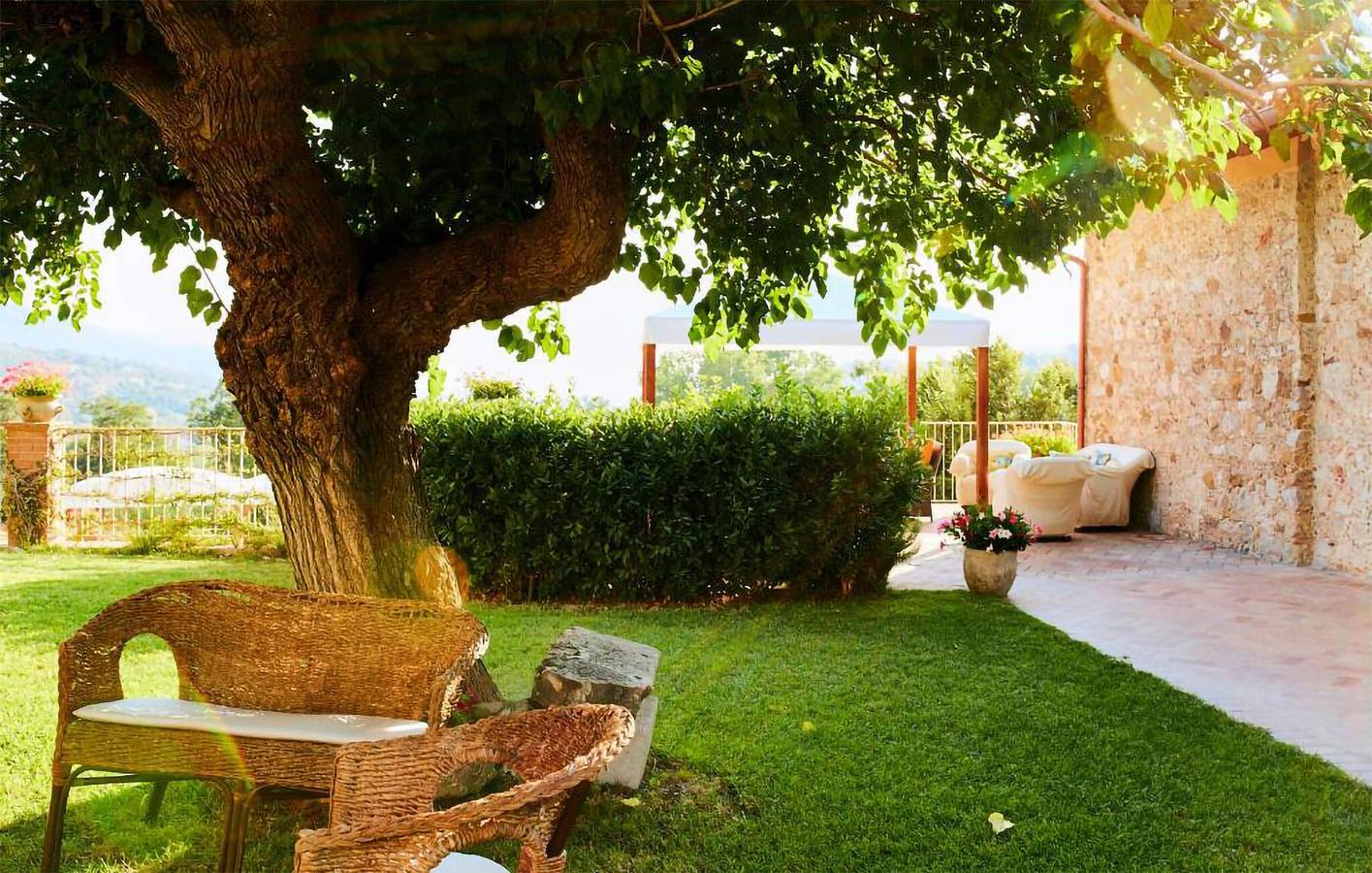 Giungano Wohnung mit Pool, AC & Parkplatz 1km zum Stadtzentrum in Giungano, Cilento