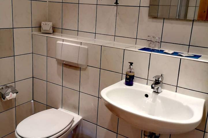 Ganze Wohnung, Wohnen unter \"Reet\" Familienfreundlich, Hunde erlaubt, Garten + große Freifläche in Lancken-Granitz, Rügen