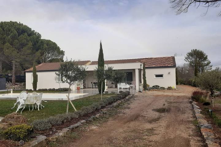 Gîte pour 2 personnes, avec piscine et jacuzzi ainsi que jardin et terrasse, animaux acceptés à Saint-Maximin-la-Sainte-Baume - 4