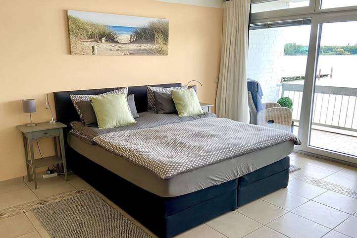Ganze Wohnung, Panorama Seeblick Ferienwohnung direkt am Zwischenahn Meer in Zwischenahner Meer, Bad Zwischenahn
