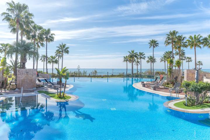 Entire apartment, Beach front apartment with Sea View in Sol Granados del Mar, Estepona