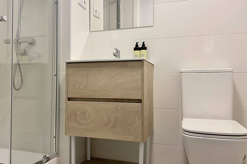 New renovated room in Malvarrosa Beach (No A/C) in Valencia, Costa de Valencia