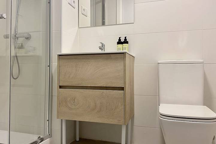 New renovated room in Malvarrosa Beach (No A/C) in Valencia, Costa de Valencia