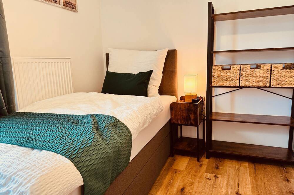 Familienurlaub - Spielzimmer - Spielplatz - Terrasse Garten Ferienhaus Taufstein in Herbstein, Vogelsberg Region