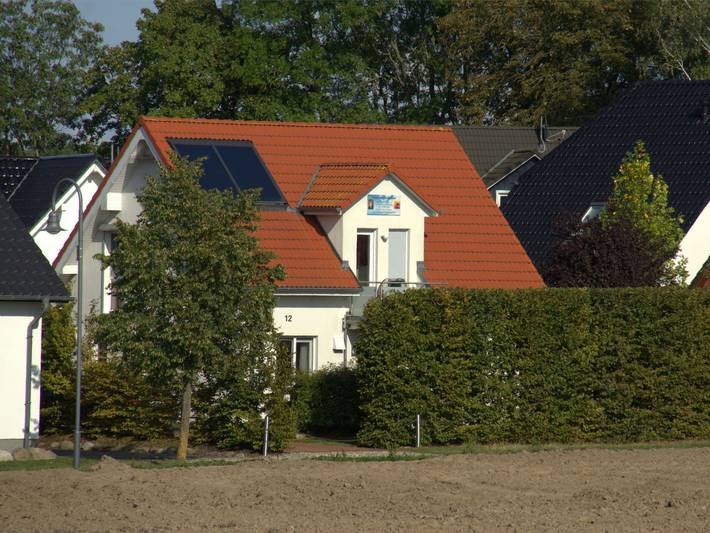 Ferienhaus für 6 Personen, mit Balkon und Terrasse sowie Whirlpool und Garten