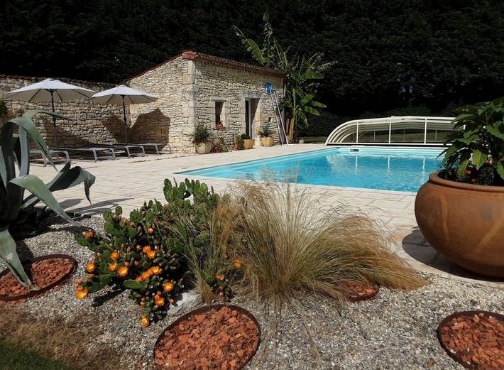 Gîte pour 8 personnes, avec Terrasse ainsi que Jardin et Piscine
