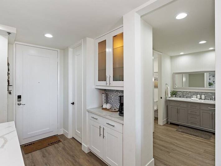 Vacation rental for 4 people, with balcony and pool as well as hot tub and yard in Oceanside