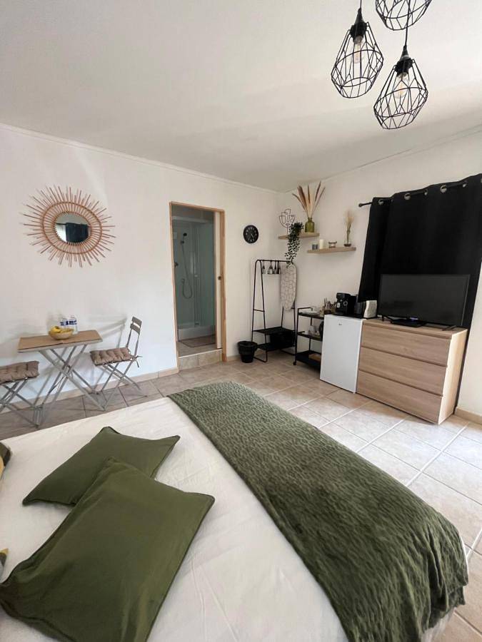 Gîte pour 3 personnes, avec terrasse à Istres - 3