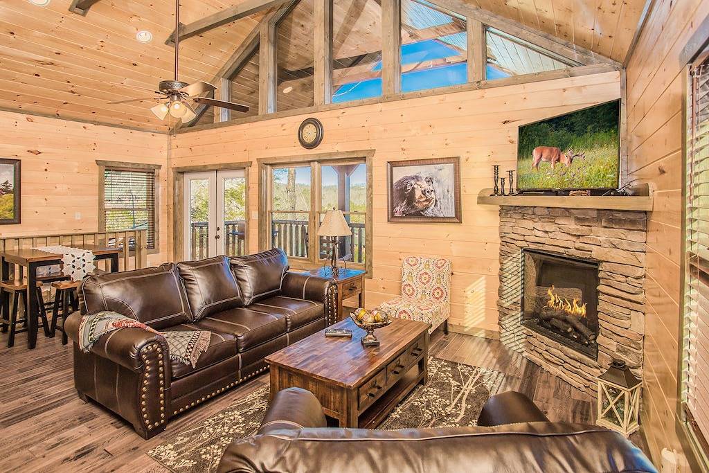 Brandneue, luxuriöse, beheizte Poolkabine nur wenige Minuten von der Innenstadt von Gatlinburg entfernt! in Gatlinburg, Sevier County