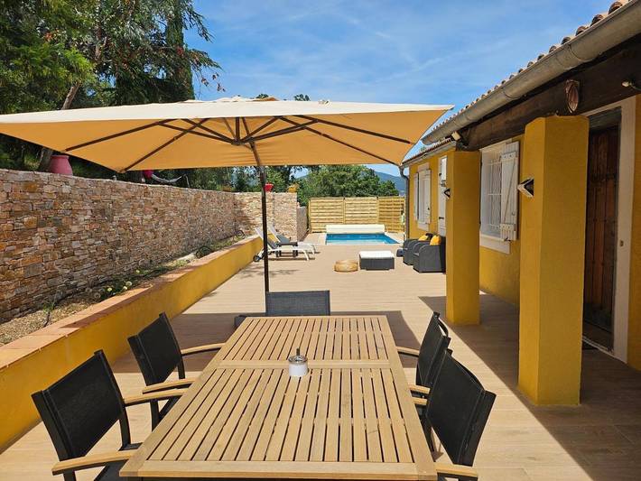 Villa pour 6 personnes, avec jardin et vue ainsi que piscine et sauna