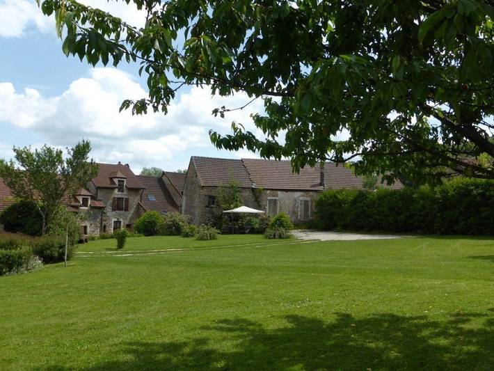 Zwei renovierte burgundische Häuser mit Terrassen und Garten in Colombier in Colombier (Côte-d'Or), Beaune und Umgebung