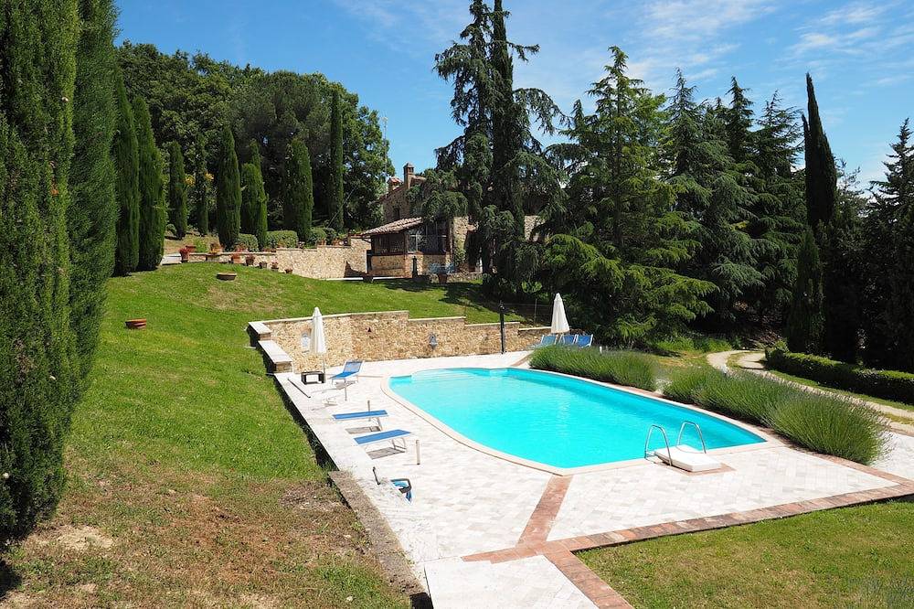 Villa for 7 People in San Gimignano, Siena Province
