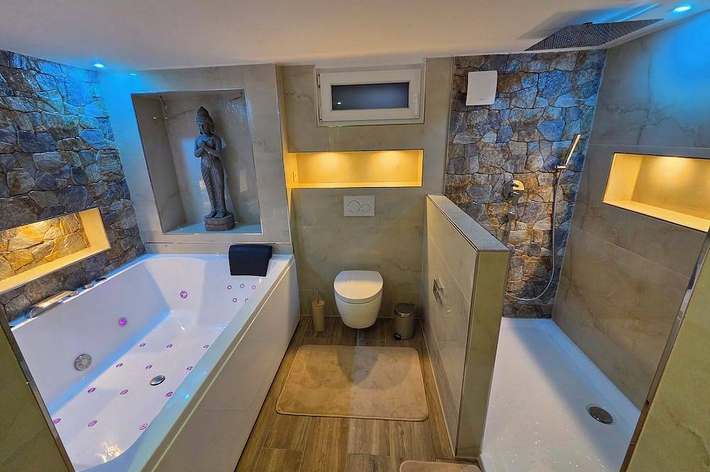 Ganze Wohnung, Exklusive 5⭐️ Ferienwohnung nahe Köln mit Whirlpool und Infrarotsauna zubuchbar in Kerpen, Rhein-Erft-Kreis