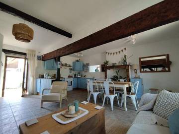 Gîte pour 8 personnes, avec piscine et terrasse, adapté aux familles à Lussac-les-Églises