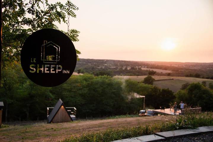 Location de vacances pour 3 personnes, avec jardin et vue dans Sainte-Thérence