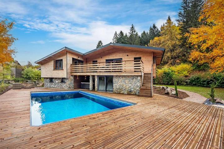 Chalet voor 15 personen, with tuin and zwembad as well as sauna and uitzicht in de Vogezen