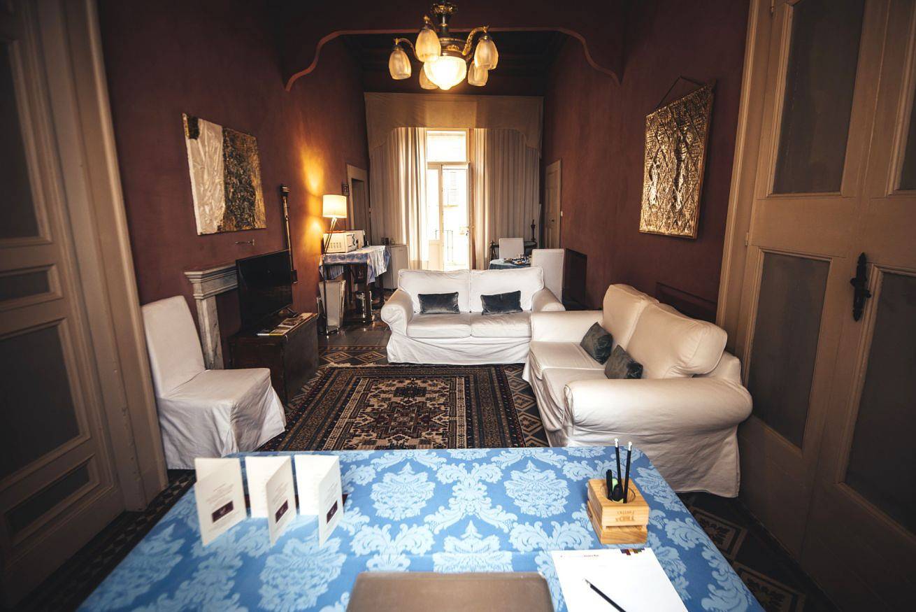 Entire apartment, Conte Giacomo the Blue, lost in time: living room of refined beauty, enormous suite. 7 km from beautiful sea beaches.         in Fermo (Village), Fermo