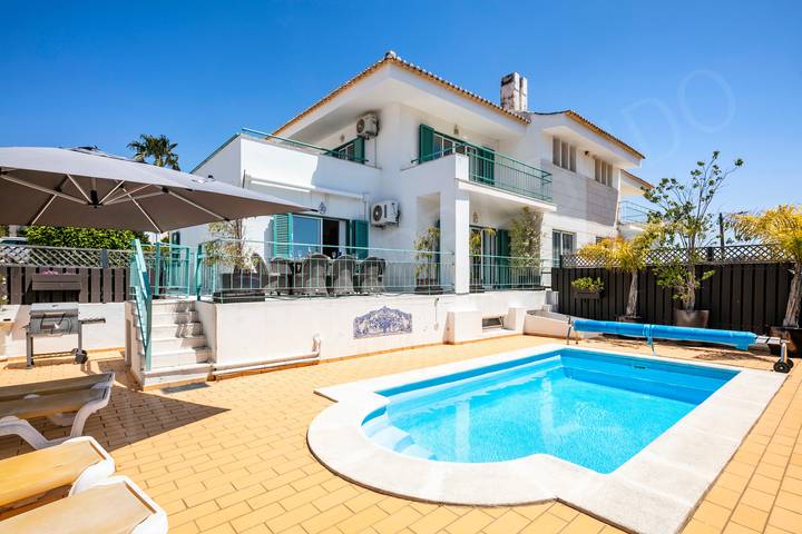 Villa para 10 pessoas, com Varanda e Terraço e ainda Jardim em Ferragudo