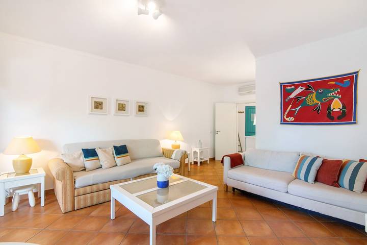 Appartement entier, Appartement 'Prainha Paradise - Algarve' avec piscine partagée, Wi-Fi et climatisation in Praia da Prainha, Alvor