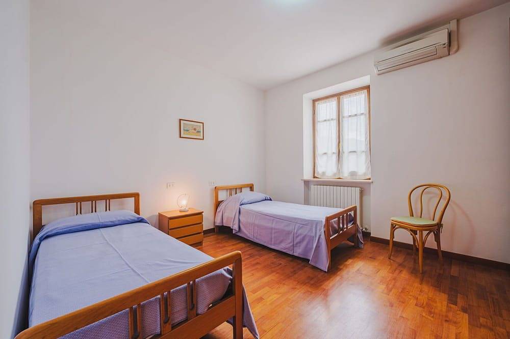 Schönes alleinstehendes Ferienhaus für 10 Gäste mit  W-Lan, Klimaanlage, Tv und Innenhof in Seravezza, Italienische Riviera
