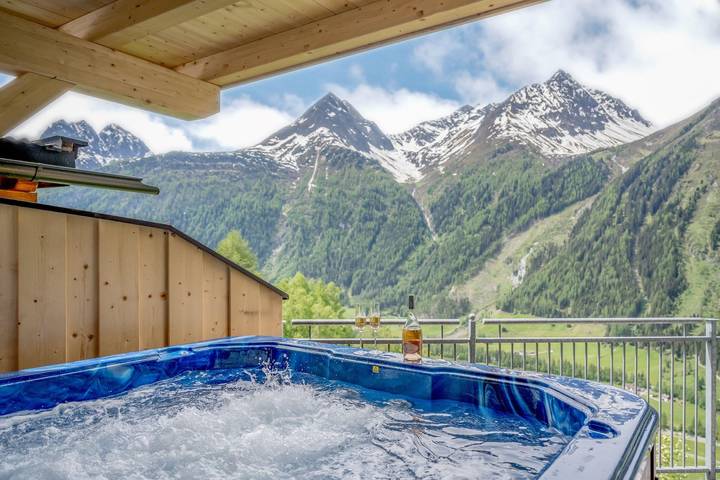 Hotel für 2 Personen, mit Balkon und Terrasse sowie Whirlpool und Pool im Ötztal