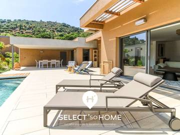 Villa voor 10 Personen in Le Lavandou, Toulon regio, Afbeelding 1